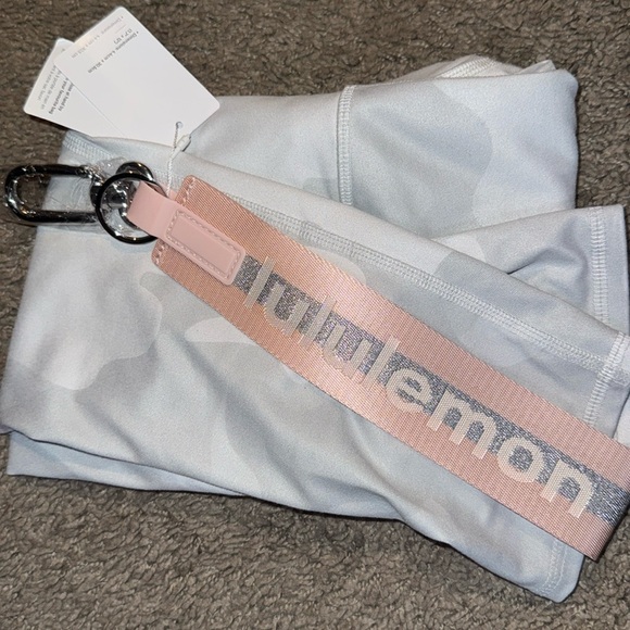 Lululemon lost key chain new w tags - Picture 3 of 6